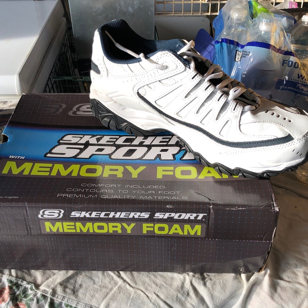Skechers Men's White and Navy Sneakers